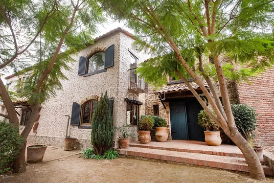 Casa Provenzal En Venta De 7 Dorm. En Club De Polo