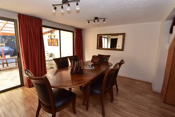 Casa En Venta De 5 Dorm. En Las Condes