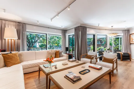 Venta Casa En Barrio Parque Con Pileta