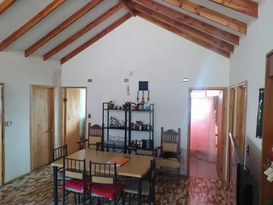 Casa En Venta En Camino Del Medio Con Jardín