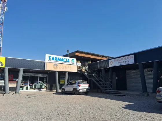 Excelente Local Comercial En Colina, Sector Reina Norte, Sup
