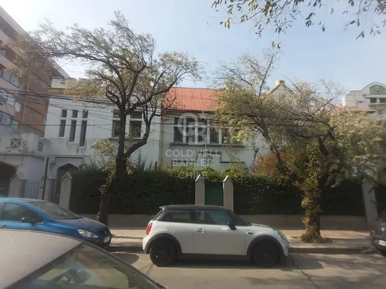 Gran Casa Con Fines Comerciales En Providencia
