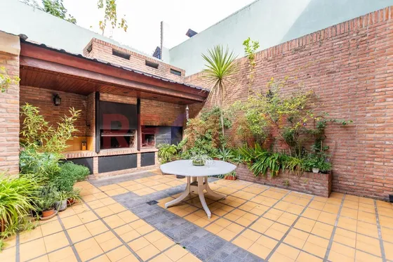 Venta Casa 5 Amb. Avellaneda. Patio, Parri Y Coch.