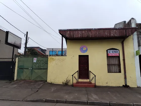 Casa Con Departamento Interior, Estacionamiento Para 2 Autos
