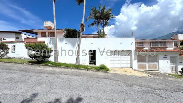 Macaracuay !! Hermosa Casa 350 M2 Const, 329 M2 Terreno, 4 Hab, 4 Baños, 3 Pe, Patio Externo Techado, Jardín Y Parrillera, Gas Directo, Tuberías Nuevas, Tanque 15.000 Lts, Calle Cerrada C/vigilancia.