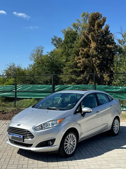 Ford Fiesta Kinetic 1.6 Sedan Titanium Powershift 120cv
