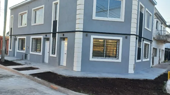 Oportunidad, Venta Duplex, U$78.000!! Apto Crédito. Modernos Y Luminosos. A Estrenar, 90 Metros Cuadrados. 