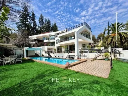 Gran Casa En Venta De 6 Dormitorios, Quinchamali Las Condes