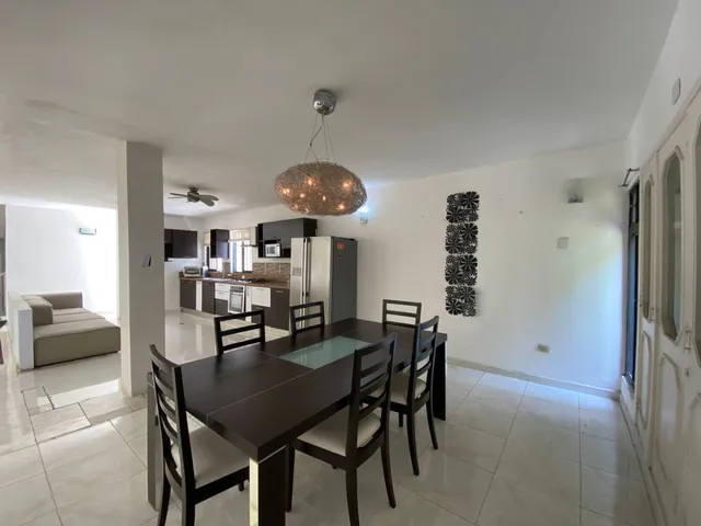 Venta De Casa Quinta En La Urbanización La Viña, En Calle Cerrada A Remodelar .ar Solo Clientes