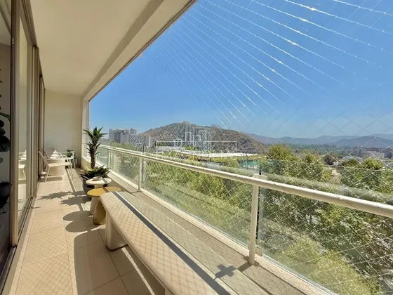 Departamento Amoblado En Venta De 2 Dorm. En Las Condes