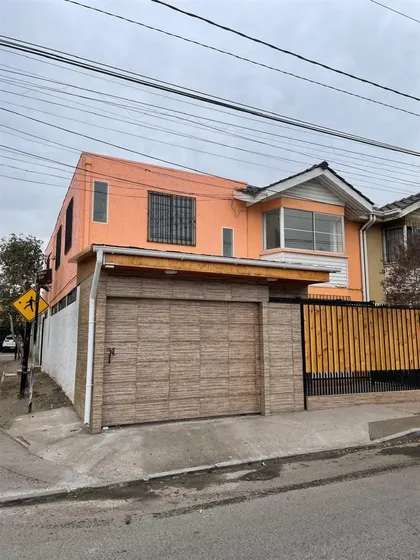 Hermosa Casa En Venta De 4 Dorm. En San Bernardo