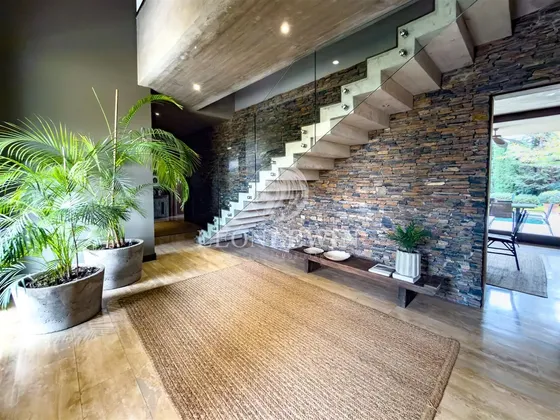 Casa En Arriendo De 7 Dorm. En Colina