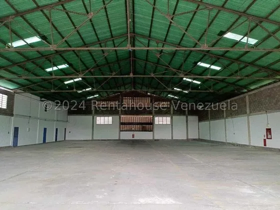 Francisco Rojas Norscia Rentahouse 25-5251 Alquila  Galpon De 1000 Mt2 Para Deposito De Baja Rotación, Ubicado En Plena Intercomunal -piedad Sur Calle 6. En Complejo Cerrado Con Vigilancia. Pb De 36 M