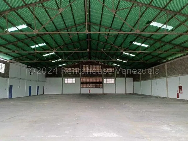 Francisco Rojas Norscia Rentahouse 25-5251 Alquila  Galpon De 1000 Mt2 Para Deposito De Baja Rotación, Ubicado En Plena Intercomunal -piedad Sur Calle 6. En Complejo Cerrado Con Vigilancia. Pb De 36 M