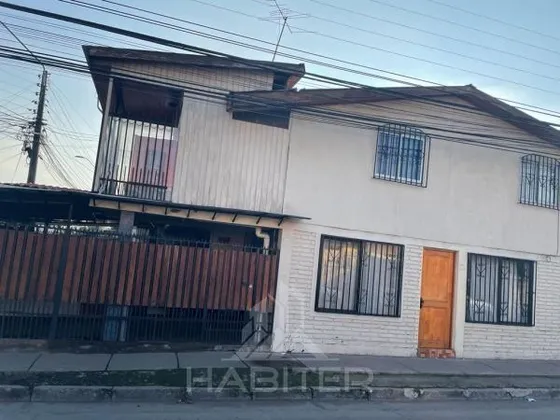 Casa En Venta De 5 Dorm. En Sect. Santa Fe - Curicó