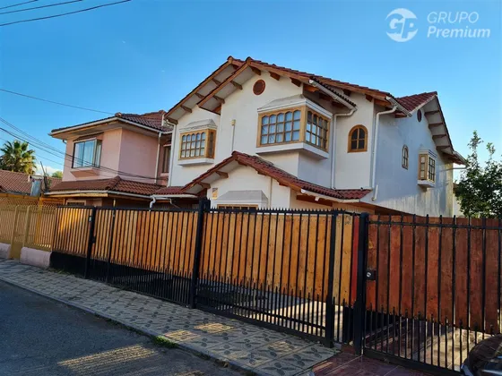 Amplia Casa Pasaje Seguro 5dorm 3 Baños Arriendo En Pudahuel