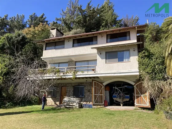 Casa En Venta De 5 Dorm. En Vichuquén