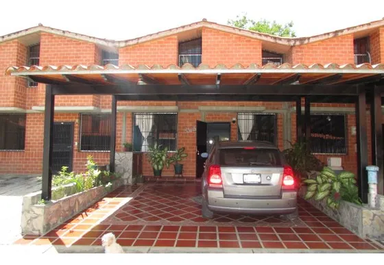 Venta De Chalet  En Nueva Casarapa Guarenas Jt