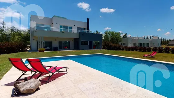 Venta Casa 4 Dormitorios Campos De Roca Ii