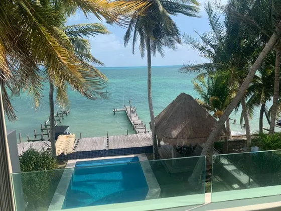 Casa En Venta Frente Al Mar Con Muelle Propio En Cancún
