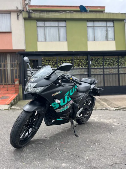 Gixxer 250-sf Con Menos De 15.000 De Kilometraje