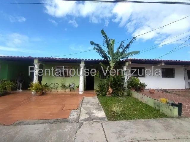 %% Raiza Suarez Vende Hermosa Y Amplia Casa En Yaritagua 2 5 1 2 1 4 2 Posee 3 Habitaciones 2 Baños En Zona Privilegiada Posee Tanque Subterráneo No Falta Ni Agua Ni Luz Visítala!                     