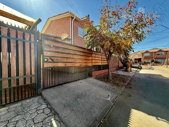 Los Andes - Se Arrienda Casa 2d 1b Con Ampliacion