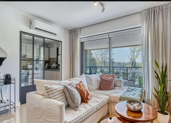 Venta De Departamento En Villa De Mayo 