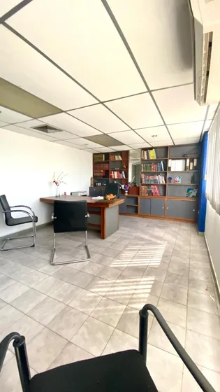 Vera Casa Inmobiliaria Vende Oficina En La Av Bolívar Valencia L/firma Mv-2