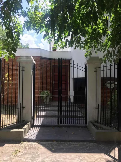 Casa En Venta - 3 Dormitorios 2 Baños 2 Cocheras - 200mts2 - Monte Grande