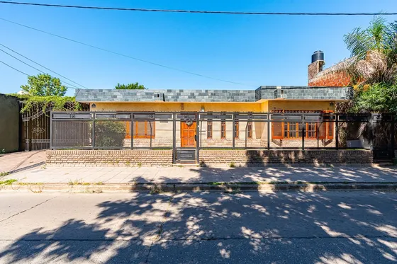 Casa En Venta Capitan Bermudez 3 Dormitorios 