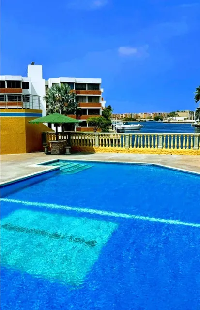 Re/max Abba Ofrece En Lechería. Avenida Américo Vespucio. Edo. Anzoátegui. Conjunto Residencial Agua Marina.