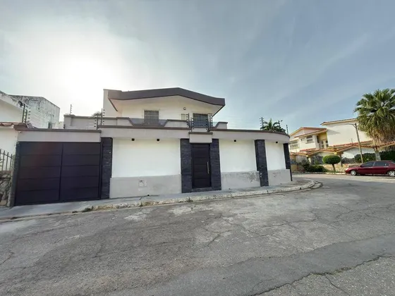 Annic Coronado Vende Casa En La Urbanizacion Prebo Ii. Calle Cerrada, Pozo Y Planta 100% 315880