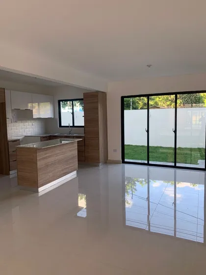 Primer Nivel Nuevo Con Patio