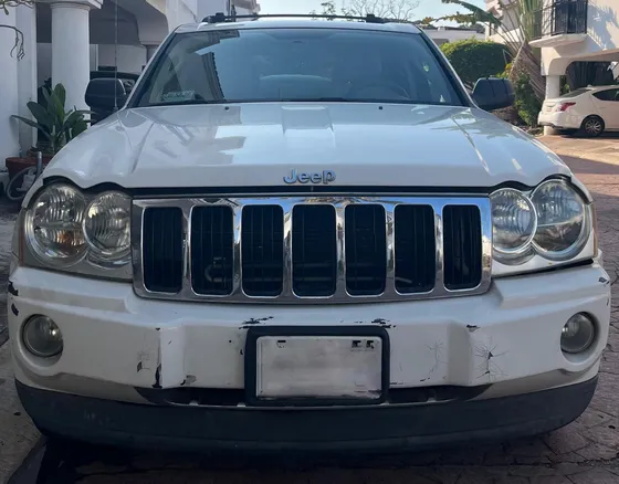 Jeep Grand Cherokee Laredo 65 Aniversario 4x2 Mt