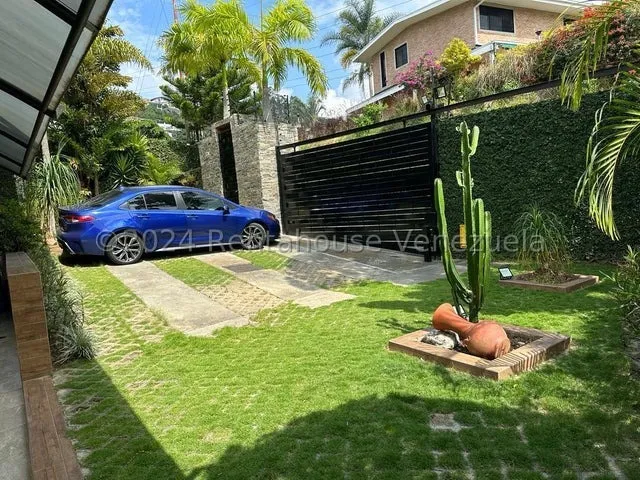 976m2 Construccion. Esta Casa Te Va A Cautivar Cuando La Veas. Cinco Niveles Con Piscina, Gimnasio, Vigilancia, Parrillera, Mls#24-17484