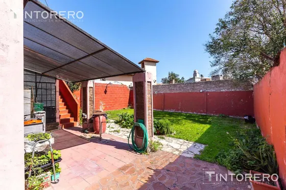Venta Casa 3 Ambientes Con Cochera Y Jardin Padua. Acepta Permuta