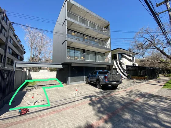 90 M2 De Patio Directo A La Calle Av Los Leones