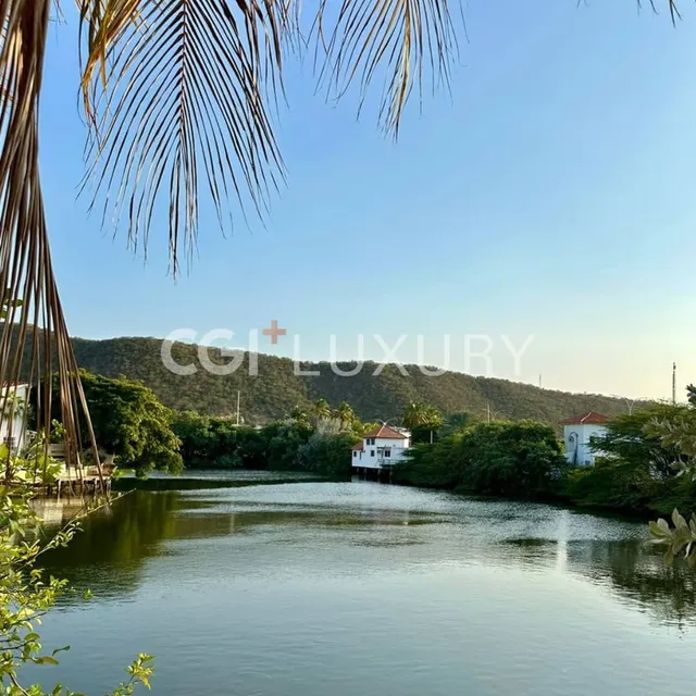 Cgi+ Luxury Lecheria Vende Casa En La Urb. Las Villas 