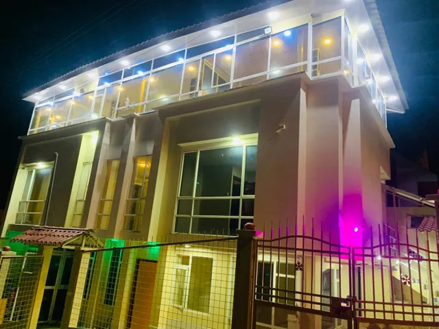 Casa Nueva De Tres Pisos De Alquiler En Loja 