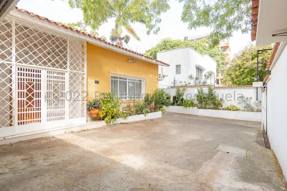Casa En Venta En La Castellana Chacao Caracas Negociable 880 Metros Terreno