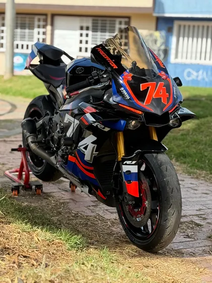 Yamaha Yzf R1