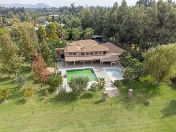 Centro De Eventos + Casa | 11.000 M2 | Alto Potencial