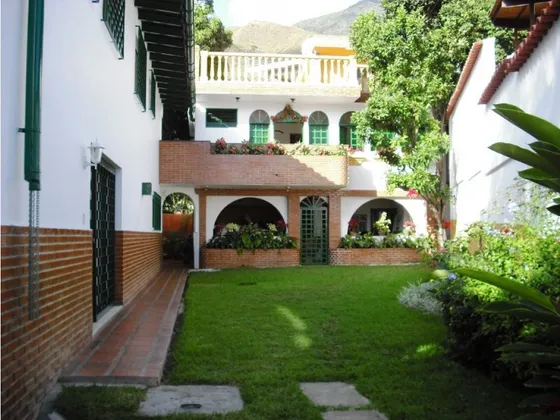 Se Vende Casa 520m2 4h/5b/4p Los Chorros 3258