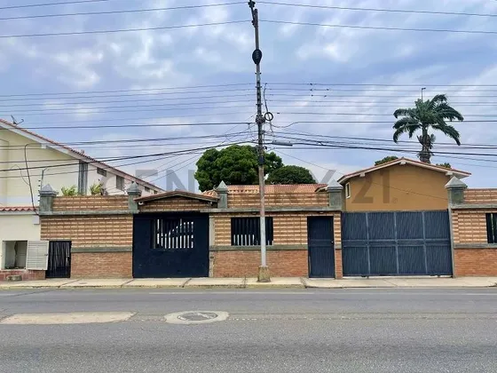Local Comercial En Alquiler En Lechería Av Anozategui
