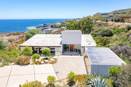 Moderna Y Acogedora Casa Con Vista Al Mar En Zapallar Norte