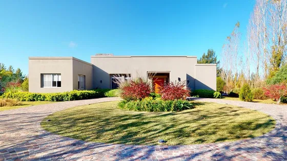 Venta De Casa De 4 Dormitoios En Campos De Roca
