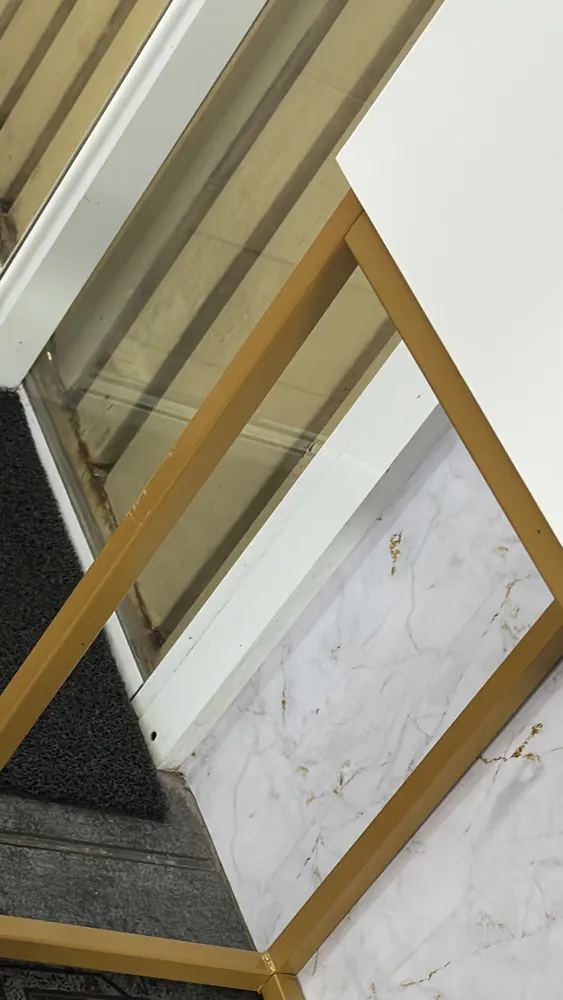 Aparador Eros Off White Com Pés Em Metal Base Preto Cor Off White/preto - Imagem 2