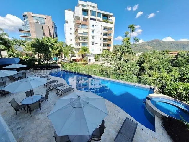 Rz Vende Apartamento Moderno En Zona Tranquila, Cerca De Centros Comerciales. ¡comodidad Y Paz! 24-12053 Jun17