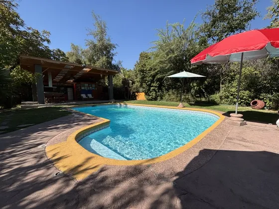 Gran Casa Con Terreno De 2016 M2 En Excelente Ubicación